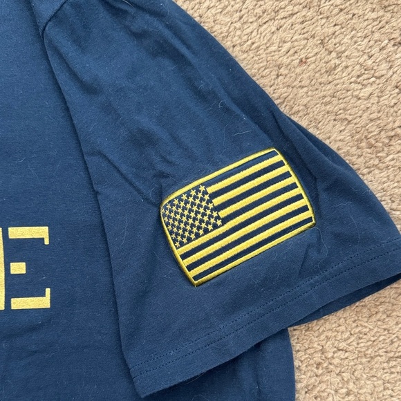 Under Armour Men's Blue 'Home of the Brave' Tee - Picture 4 of 4